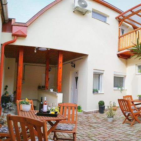 Varfal Apartman エゲル エクステリア 写真