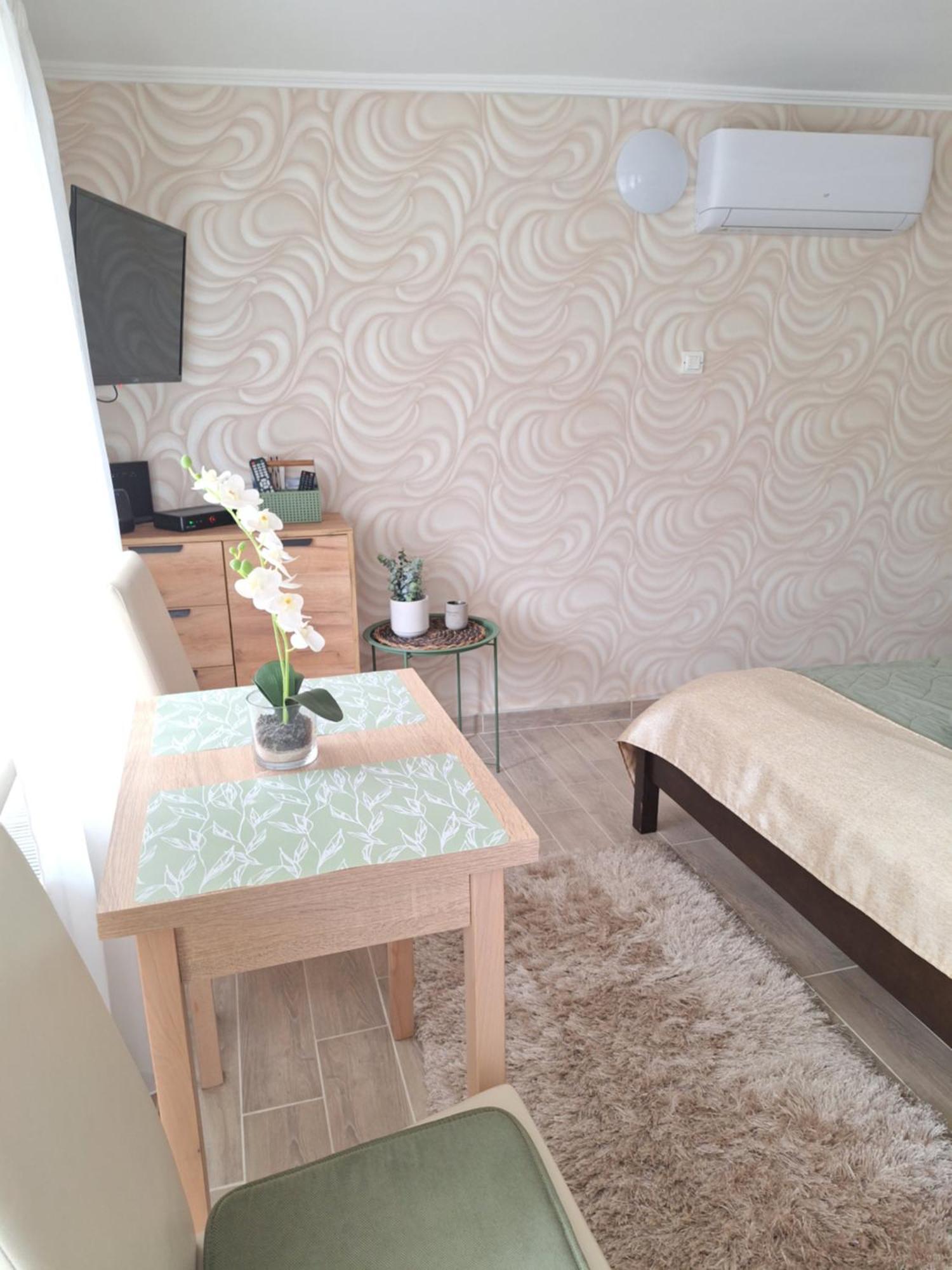 Varfal Apartman エゲル エクステリア 写真