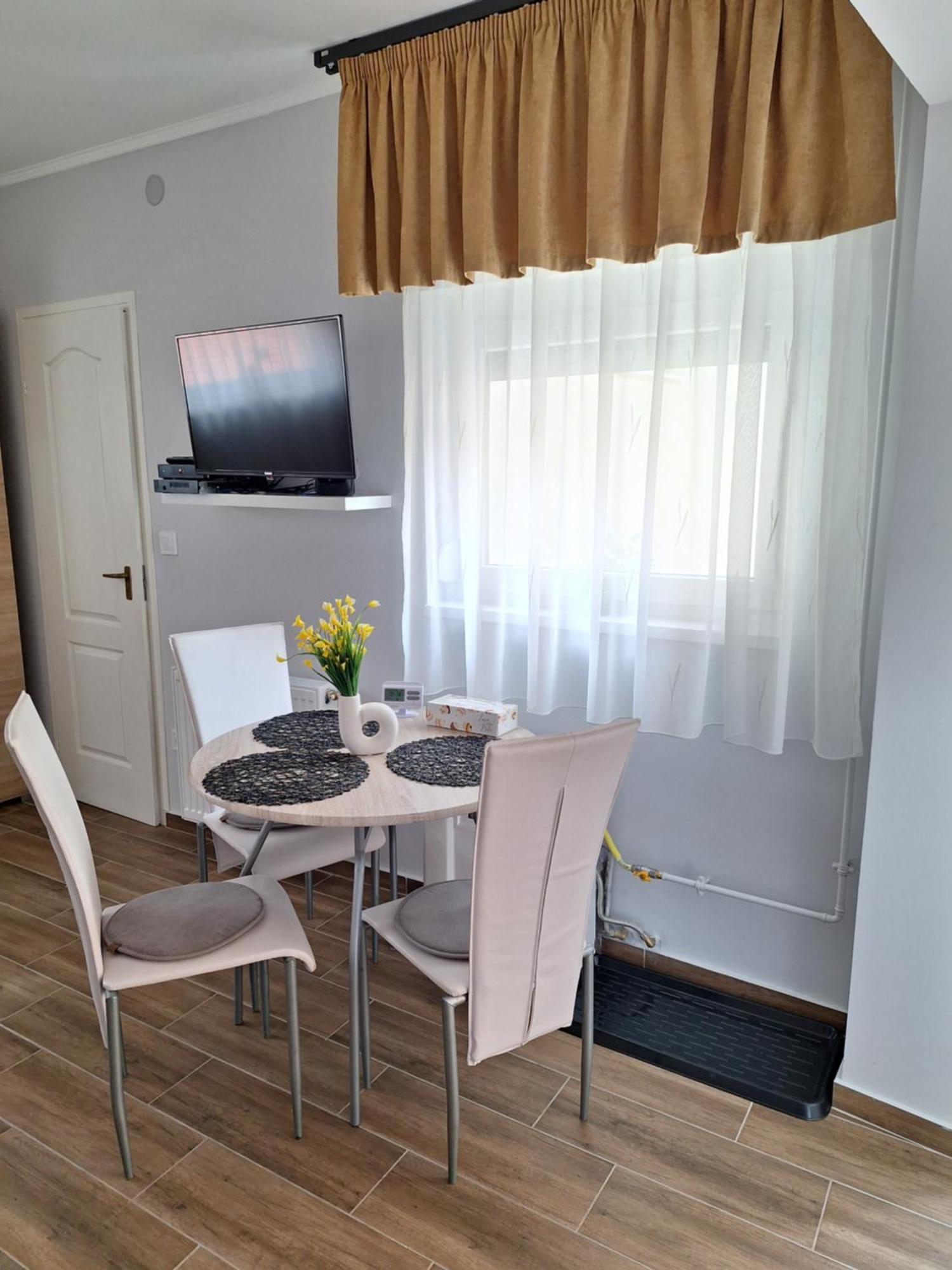 Varfal Apartman エゲル エクステリア 写真