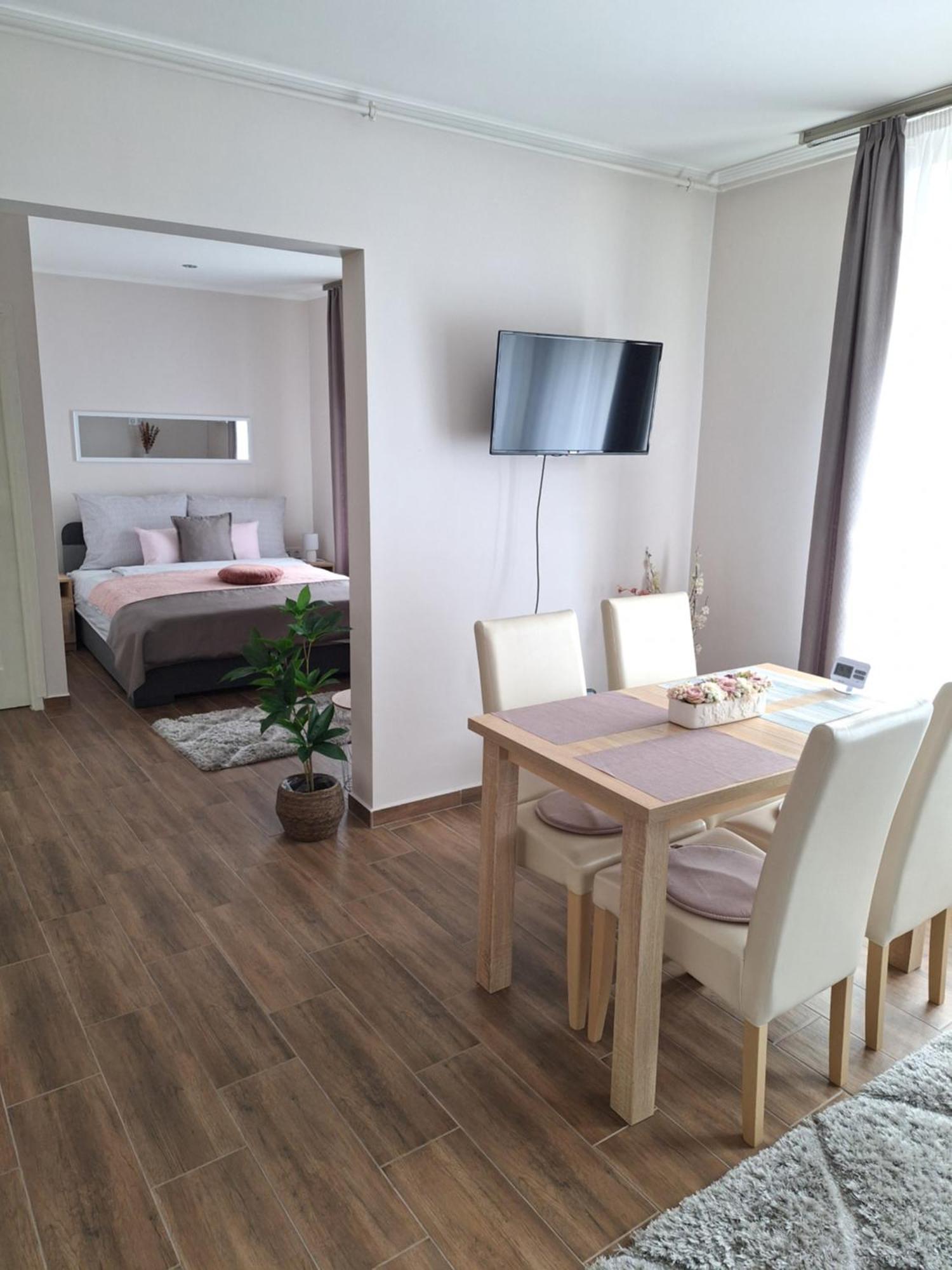 Varfal Apartman エゲル エクステリア 写真
