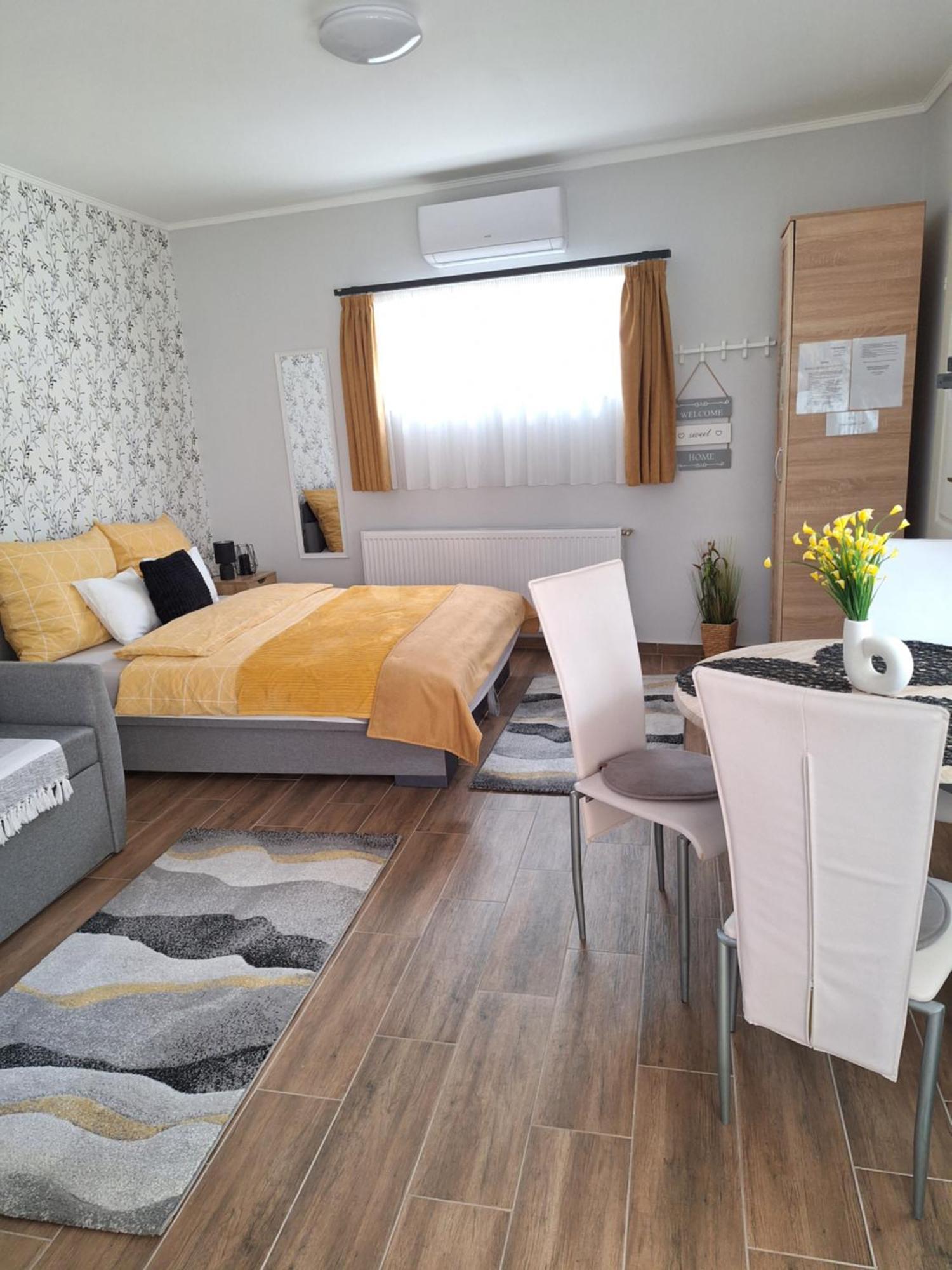 Varfal Apartman エゲル エクステリア 写真