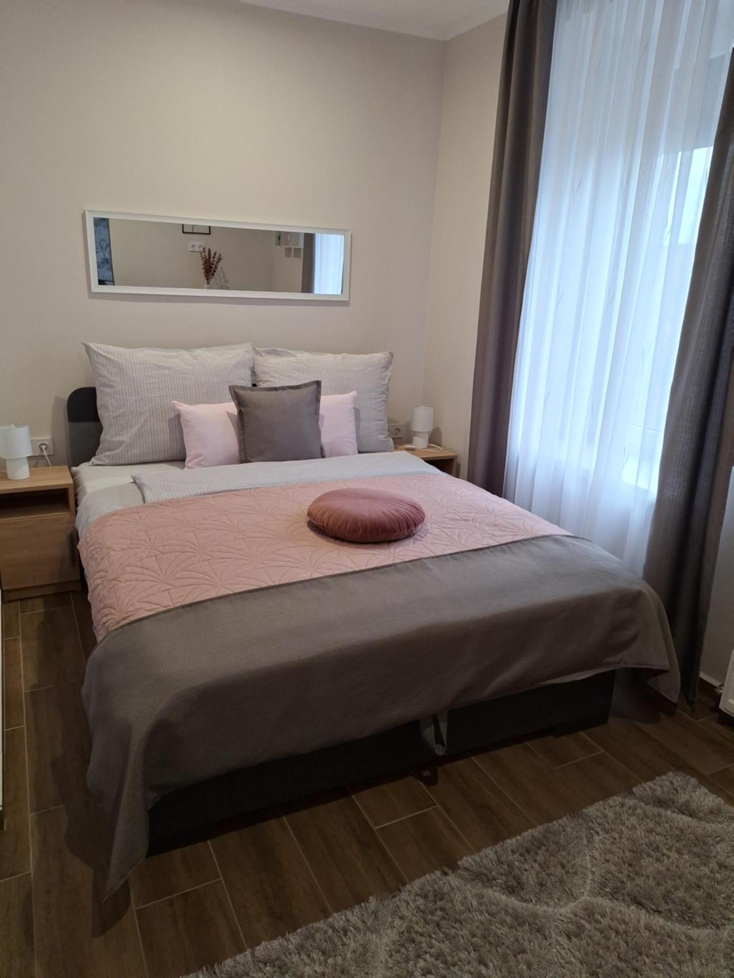 Varfal Apartman エゲル 部屋 写真