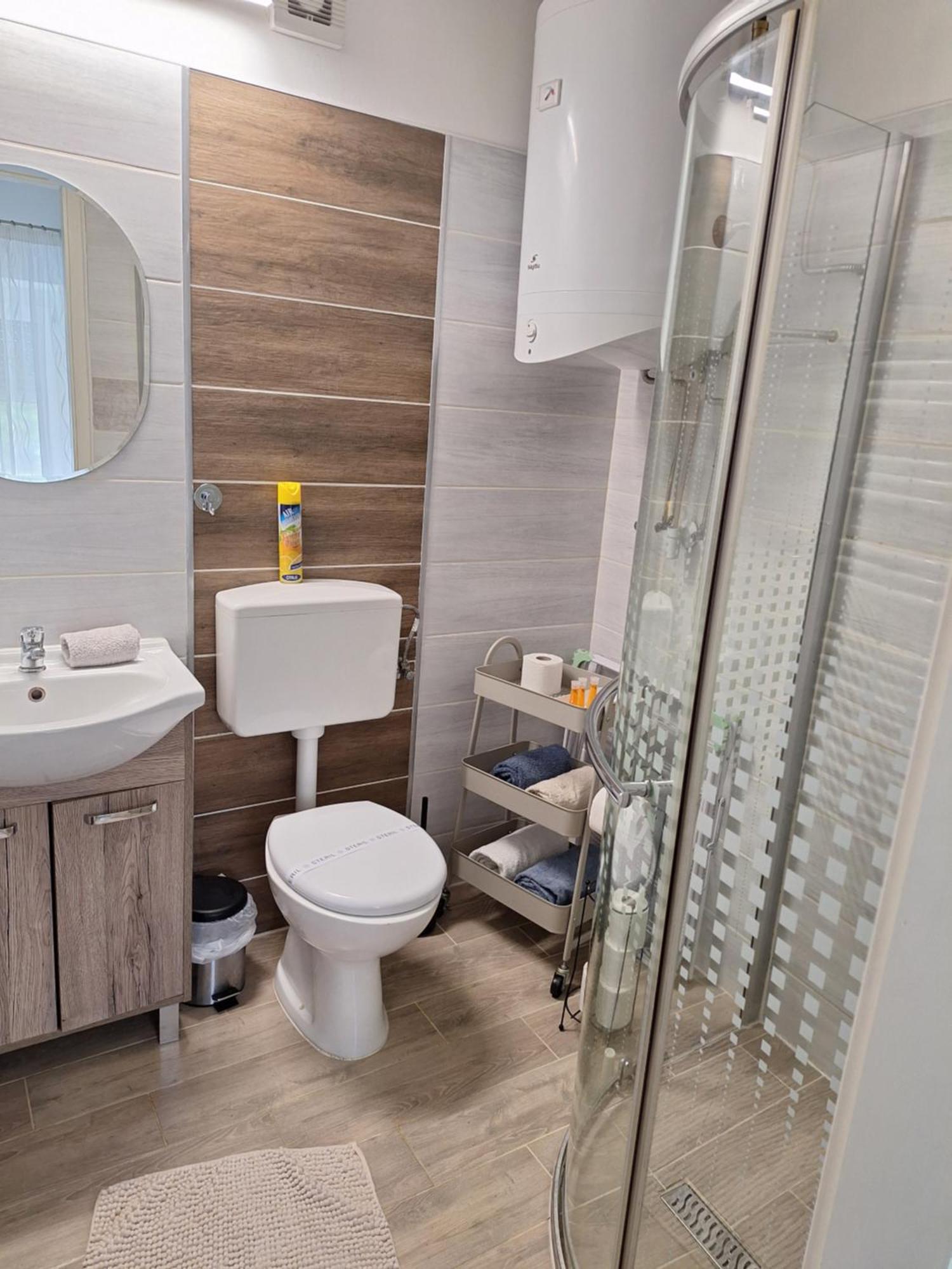 Varfal Apartman エゲル 部屋 写真